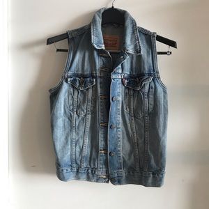 Levi’s Sleeveless Denim Jacket